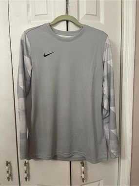 NWT Nike Women's Dri-FIT Park IV Shirt Wolf Grey Size Medium